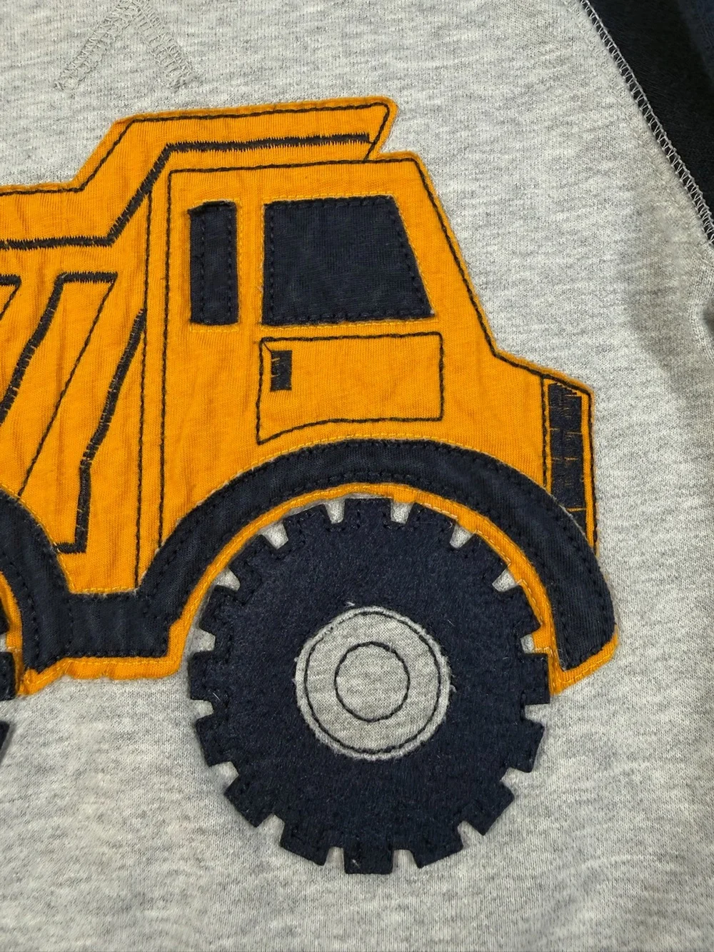 THE‎ CHILDRENS PLACE Boys 2T Sweatshirt Gray Dump Truck Graphic Raglan Crewneck